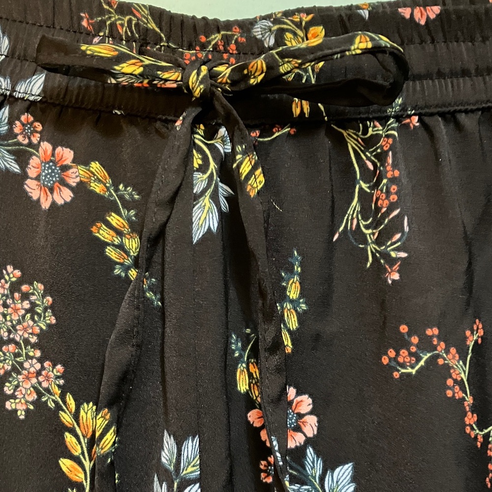 Who What Wear Black Floral Pants - Picture 5 of 8